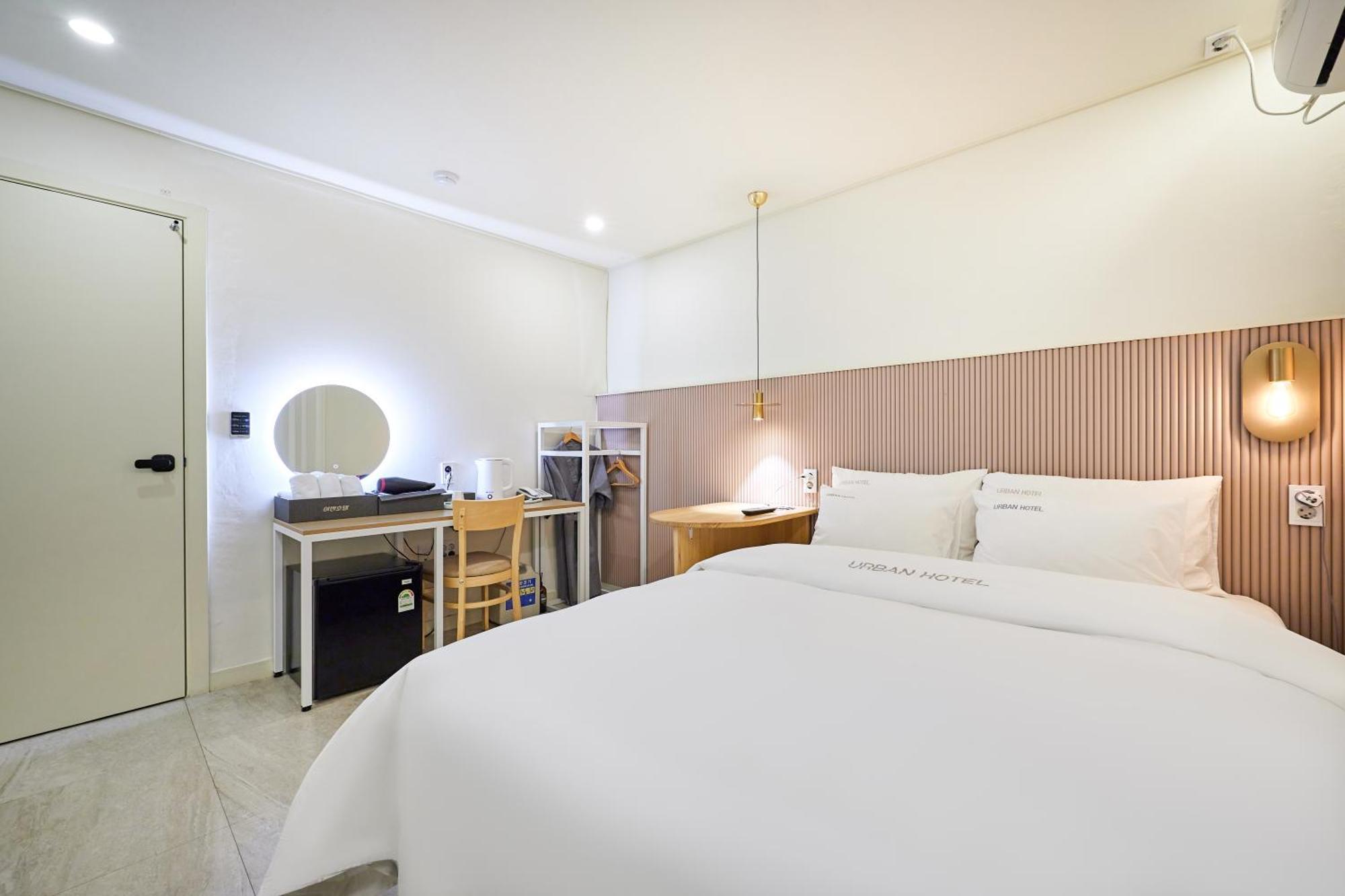 Urban Hotel Pyeongtaek Bagian luar foto