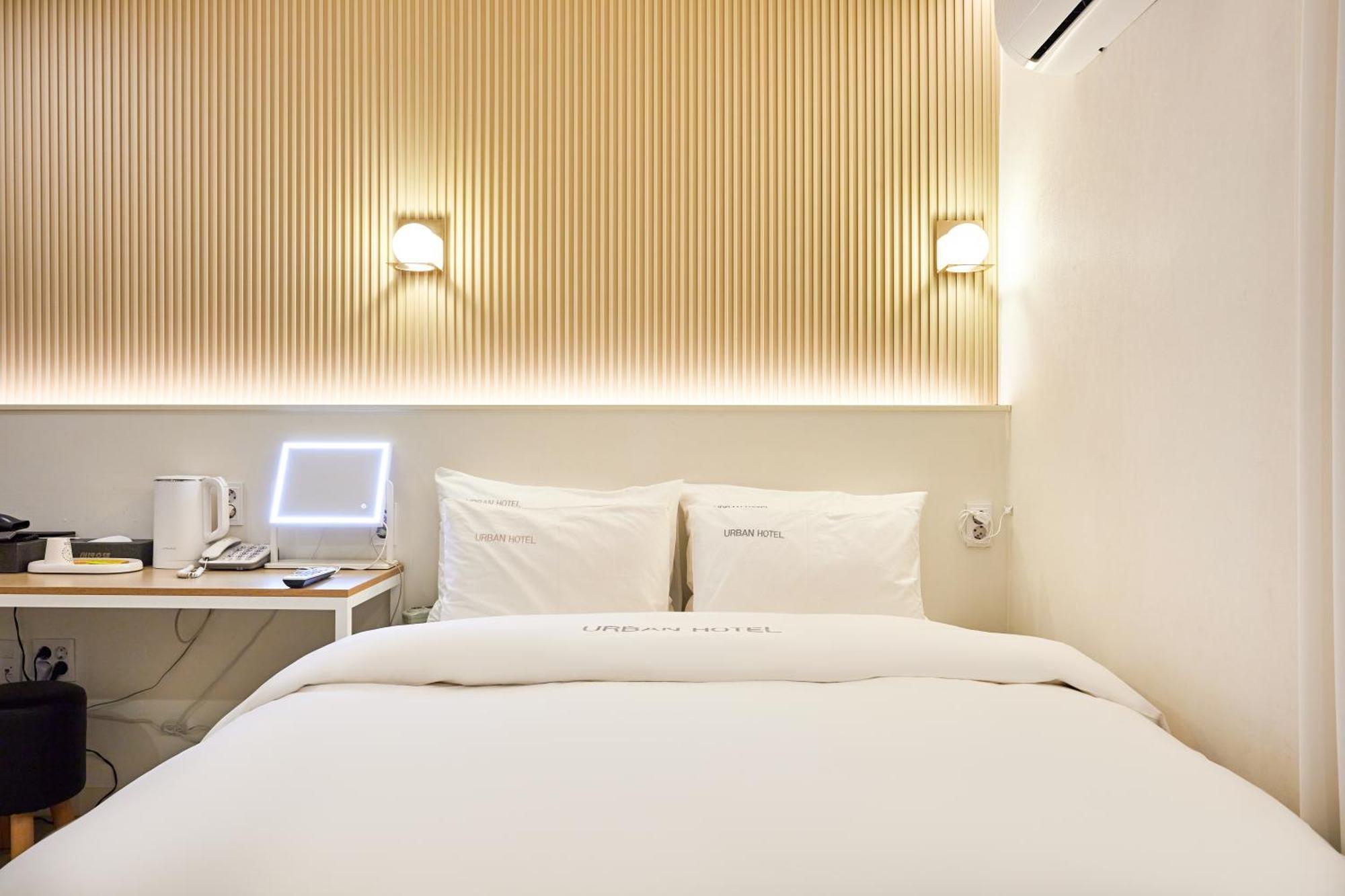 Urban Hotel Pyeongtaek Bagian luar foto